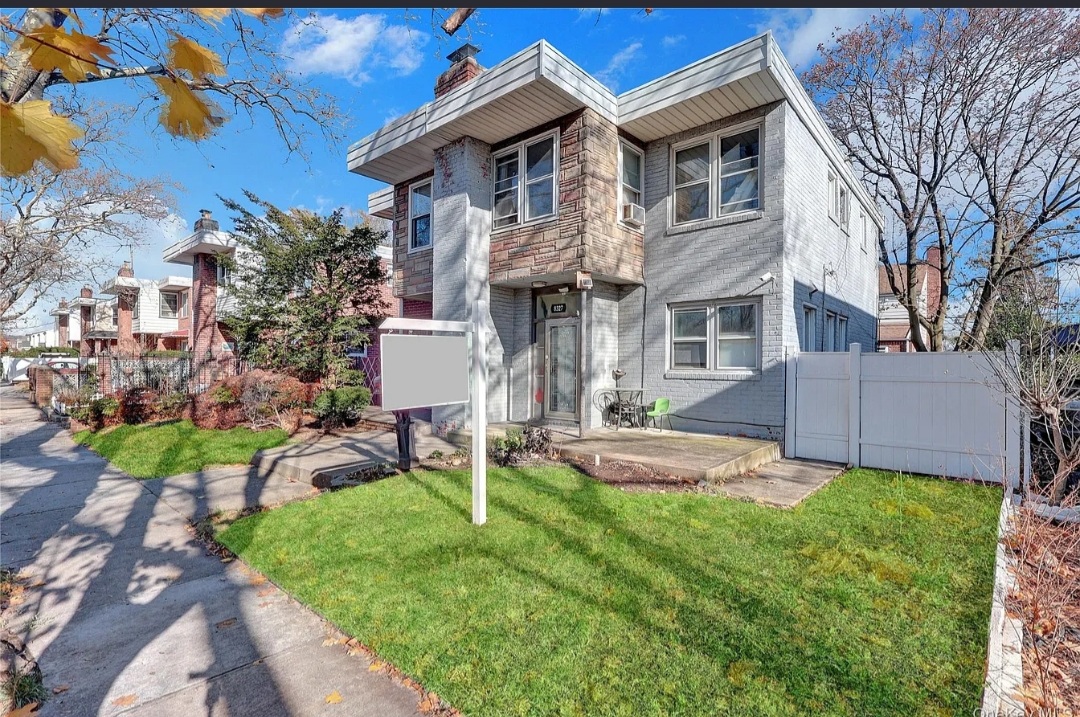 BEAUTIFUL SINGLE FAMILY DETACHED RESIDENCE